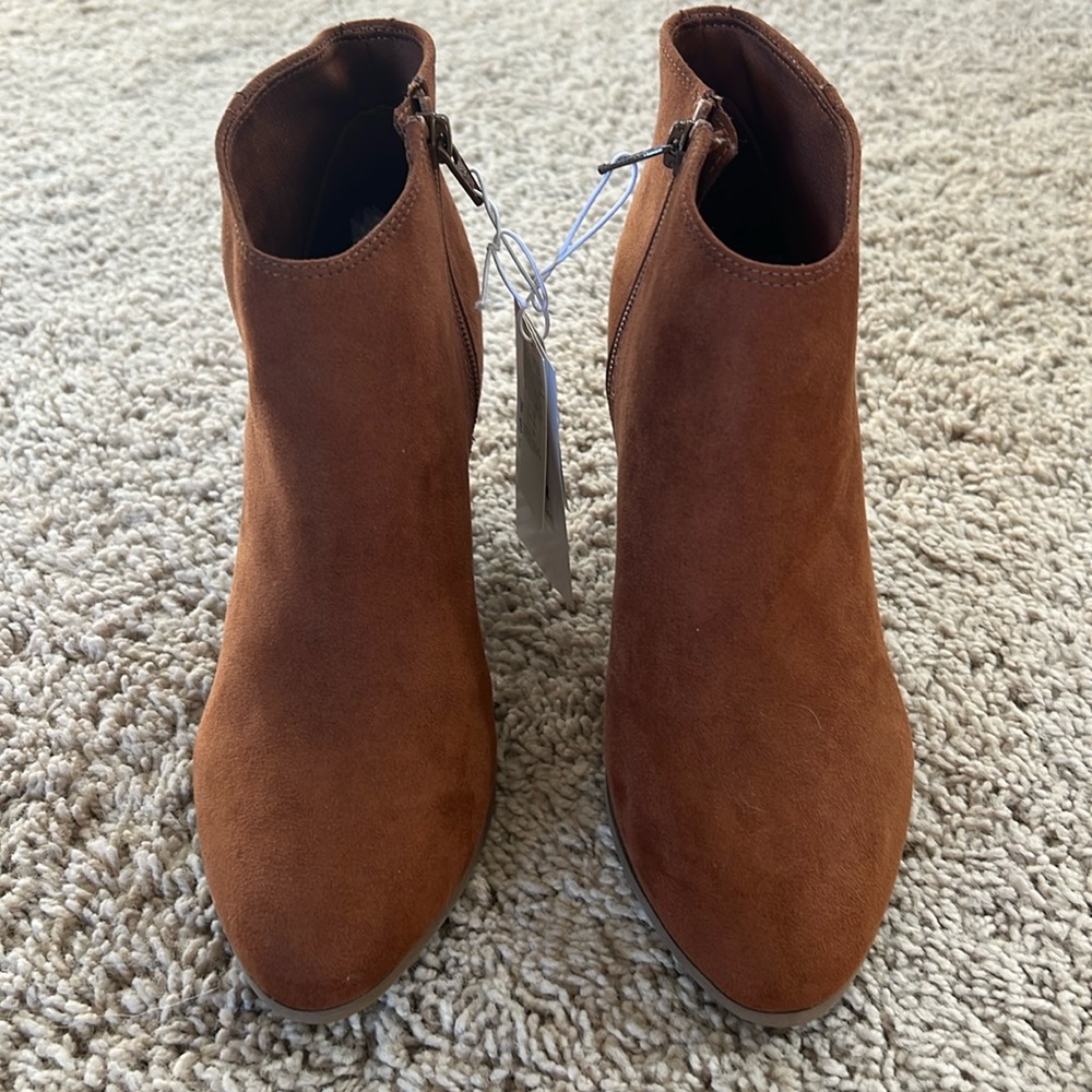 NWT Old Navy Sueded Block-Heel Booties Size 7